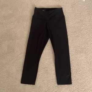 Nike Women 7/8 Capri black leggings
